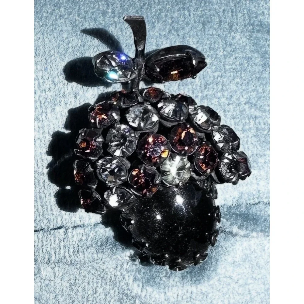 VTG Unsigned Schreiner NY Berry Rhinestone Cabochon 2 Prong Dress Fur Clip RARE